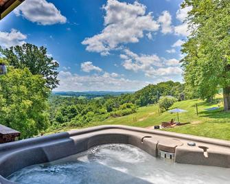 Charming Galax Retreat with Wraparound Deck! - Galax - Vista del exterior