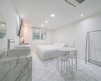 Sillim K2 - Seoul - Bedroom