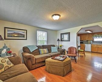 Dobson Farmhouse w/ Wraparound Porch & Fire Pit! - Dobson - Living room
