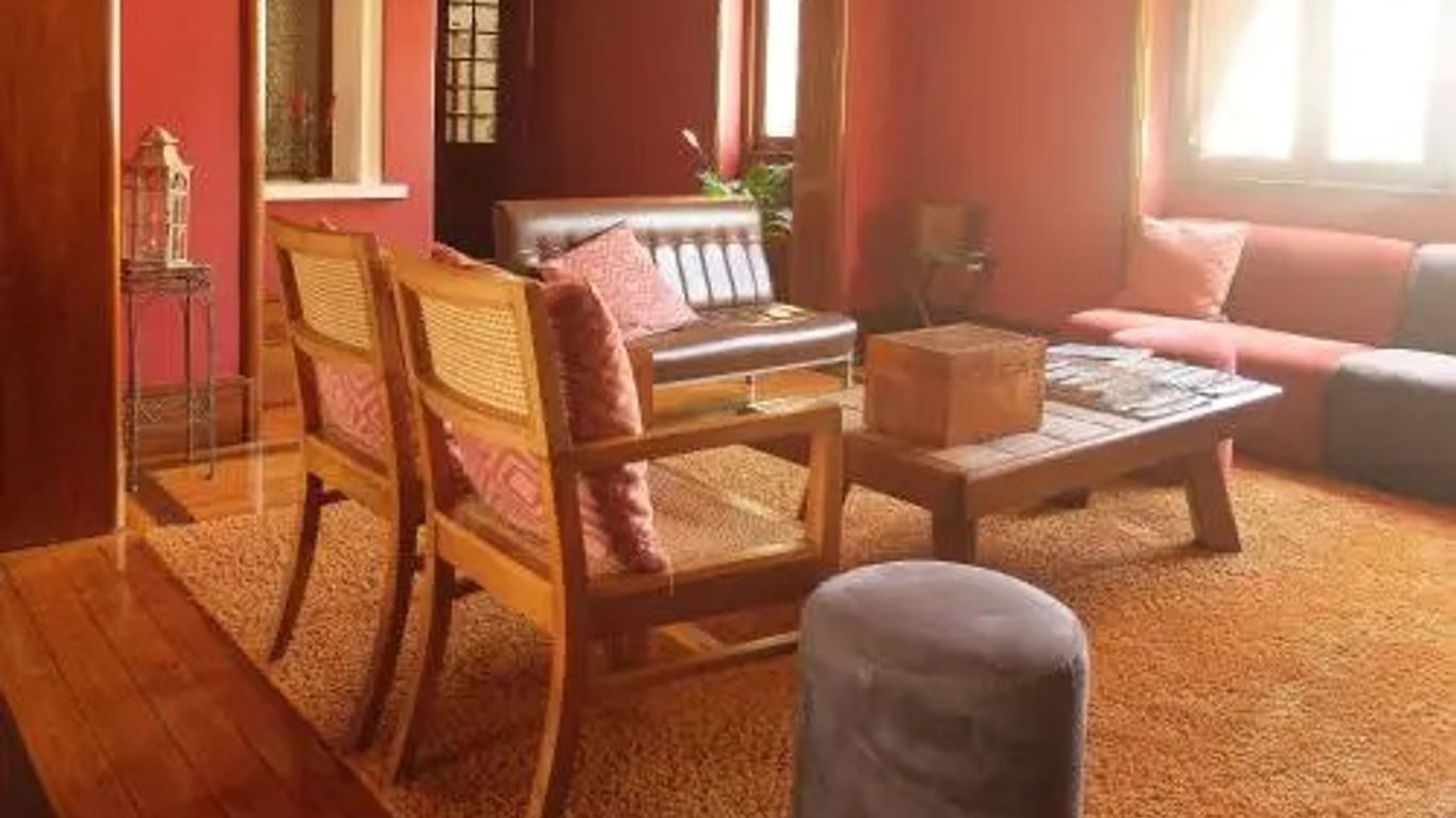 Oc Salon Charm Hostel & Suites