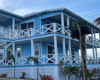 SeaRenity Pool & Dock Slip W/Spectacular Views of the Atlantic & White Sound - Hope Town - Edificio
