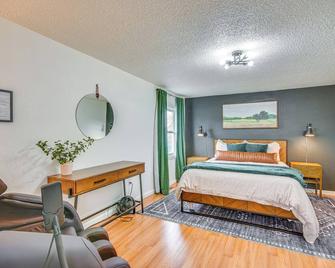 Jefferson City Bungalow Hot Tub and Patio! - Jefferson City - Bedroom