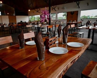 The Oakwood Resorts, Tadoba - Khadsangi - Restaurante