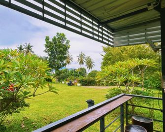 99 Beachfront Resort - Bang Saphan - Balcon