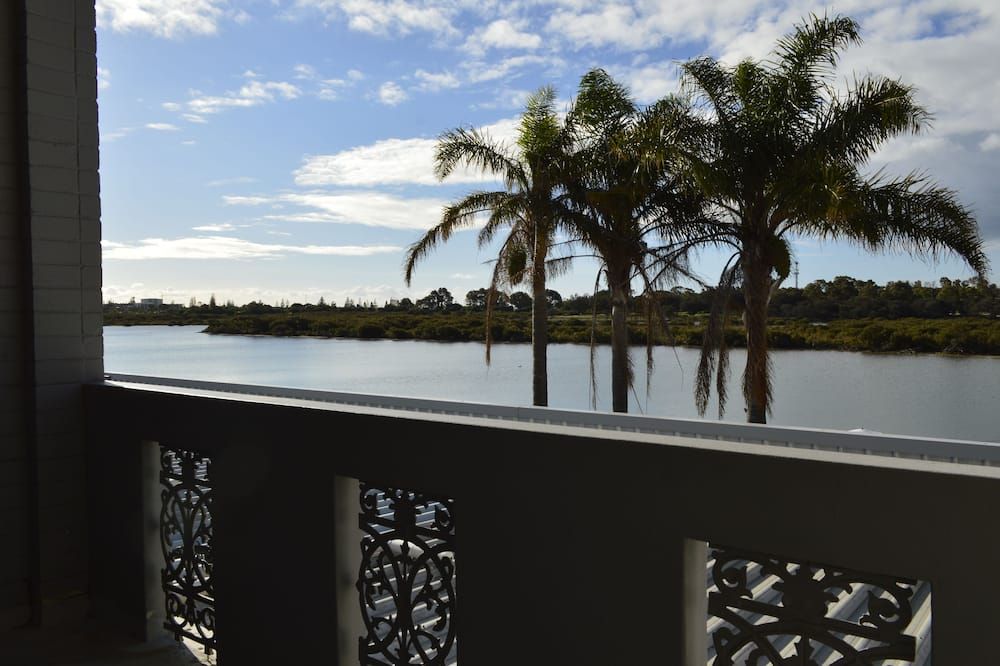 The Parade Hotel - Bunbury - Balcony