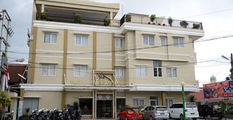 Rangkayo Basa Halal Hotel - Padang