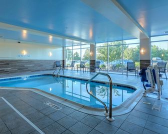 Fairfield Inn & Suites by Marriott Greenville - Greenville - Piscina