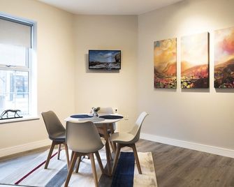 Blue Door Apartments - Newcastle - Dining room