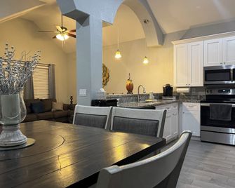 Charming Lake Conroe Retreat by the Water - Montgomery - Dining room