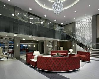 Newly Renovated beautiful stylish quiet condo - Vaughan - Lobby