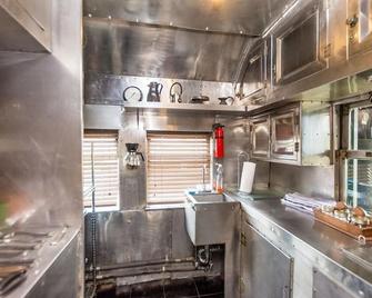 Pullman Train Car - Fredericksburg - Cocina