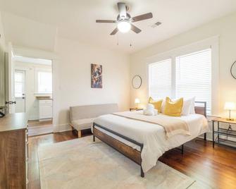 High Speed Internet-Coffee Bar-Large Private Yard-Cozy - Memphis - Kamar Tidur