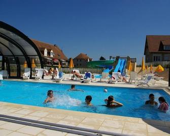 Hotel Club Bon Séjour La Plage - Merville-Franceville-Plage - Piscine