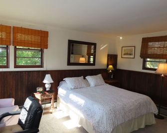Clamalot Cottage ,Near Beaches, Quiet, Pastoral - Middletown - Bedroom