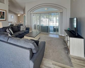 Sandy Dreams - Palm Coast - Living room