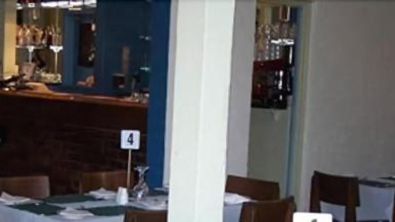 Elmore Victoria Hotel Motel