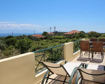 Beautiful holiday house in the country with terrace | Messenia, Peloponnese - Koroni - Balkon
