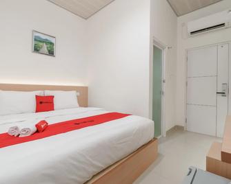 RedDoorz near Puskesmas Sei Jang Tanjung Pinang - Tanjung Pinang - Slaapkamer