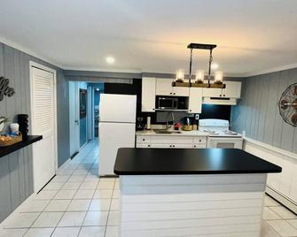 The Suite at North Shore Long Island, Prime Location, Unique and sophisticated - Smithtown - Kitchen