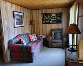 Wintergreen Cabin #1 on Moen Lake Chain - Rhinelander - Living room