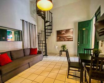 Gladiolas 1102 - Ponce - Living room