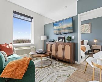 Cozy 1br Lyn-Lake | Modern Amenities & Walkable - Minneapolis - Living room