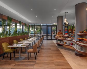 Holiday Inn Nairobi Two Rivers Mall By IHG - Найробі - Ресторан