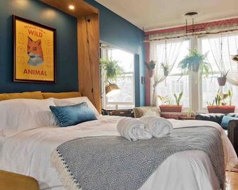 609 E William #3 · Color and Whimsy Downtown - Sparkling Clean. - Ann Arbor