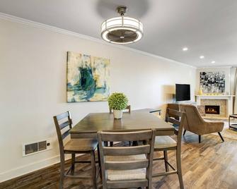 Modern condo with access to pool & hot tub in great location - Oceanside - Sala pranzo