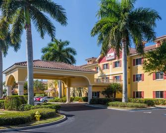 Hawthorn Suites by Wyndham Naples - Naples - Toà nhà