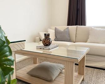 Angaston Mews Apartments - Angaston - Living room