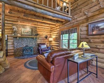 The Red Pine Cabin with Private Pond and Dock! - Loudonville - Living room