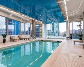 Sophari 1BR Experience in Bellevue: Modern | Gym - Bellevue - Pool