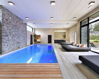 Vakantiehuis Durbuy Suites - Durbuy - Zwembad