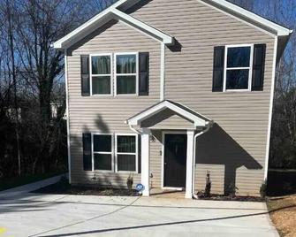 Welcome home, Your home away from home - Charlotte - Edifici