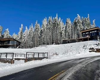 Mountain Retreat - Kalama - Edificio