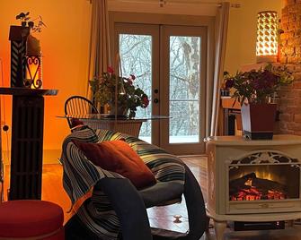 The Artist's Treehouse - Fairfield