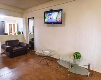 Suite con 2 recamaras,2mini splits, Parking Wifi 100 mb, cocina - Ciudad Valles - Sala de estar