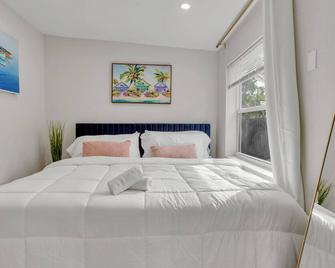 Miami Charm: Centrally located, Close to Wynwood, Design District,Airport - Miami - Bedroom