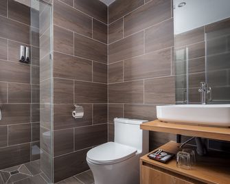 King Grand Boutique Hotel - פנום פאן - חדר רחצה