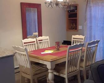 Winter Skiing 2025 At Jfm Srv With Pond Views! Pocono Mtn Chalet, Lake Harmony! - White Haven - Dining room