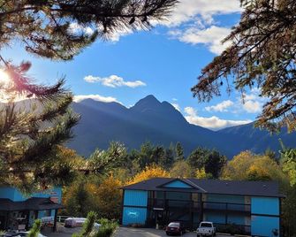 Ridgeview Motor Inn - Gold River - Outdoors view