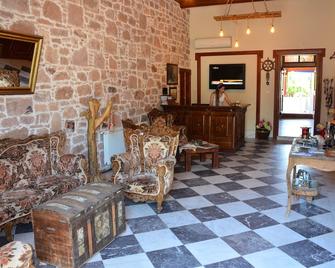 Eden Selene Otel - אייבאליק - לובי