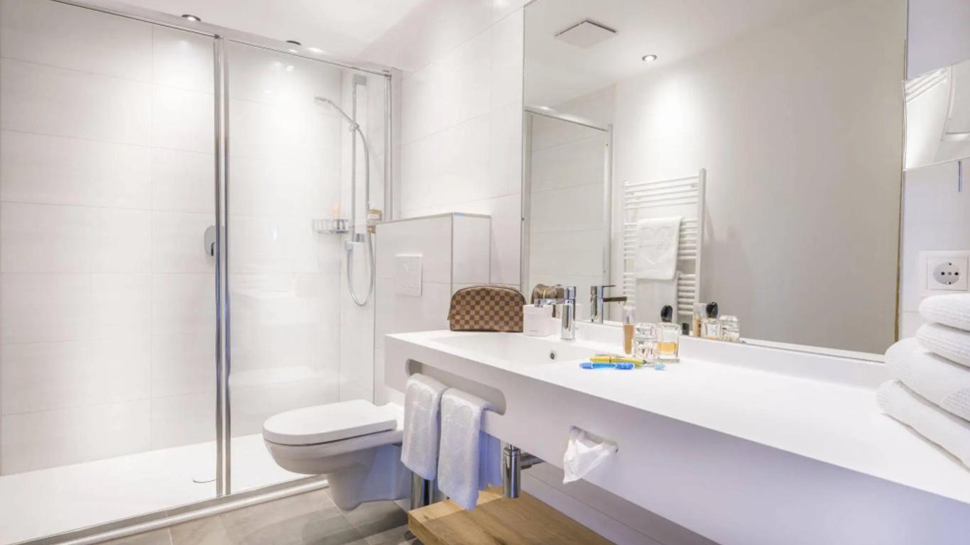 هوتل جريشونا