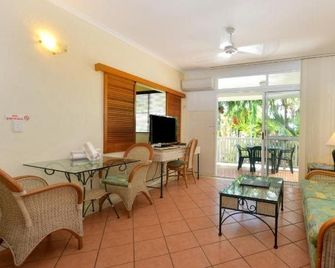 Retro Port Douglas Apartments - Port Douglas - Sala de estar
