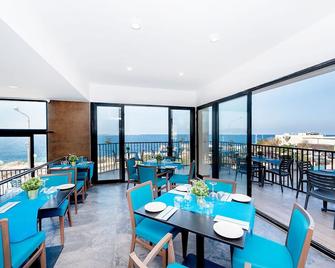 Islet Promenade Seafront Family Apartment with 2 balconies - Bugibba - Ristorante