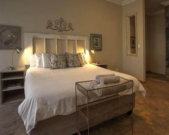 Bosheuvel Country Estate - Lanseria - Спальня