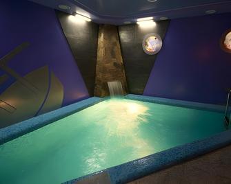 Aliye Parusa - Kaluga - Pool