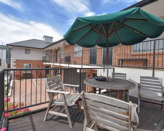 Alexis Motor Lodge - דנידין - מרפסת