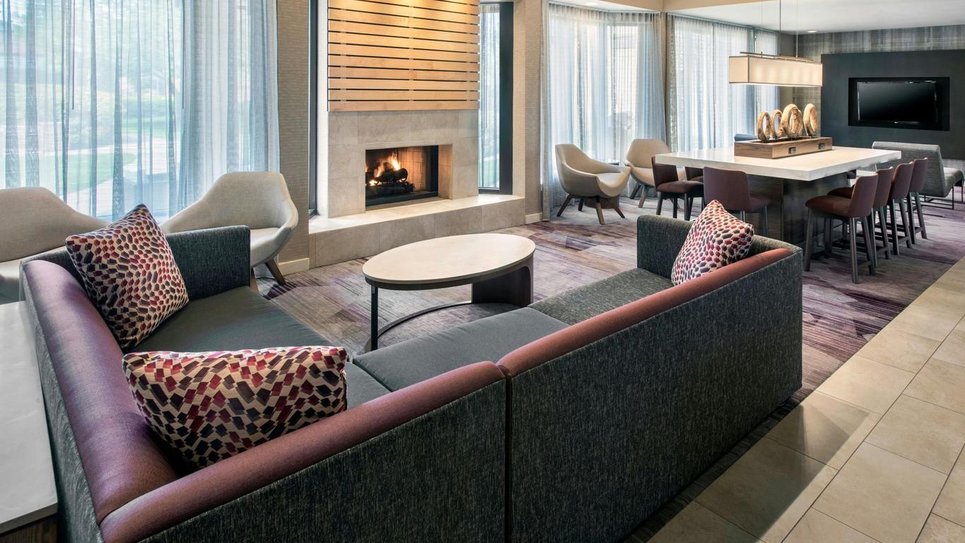 Courtyard by Marriott Newark Liberty Int'l Airport